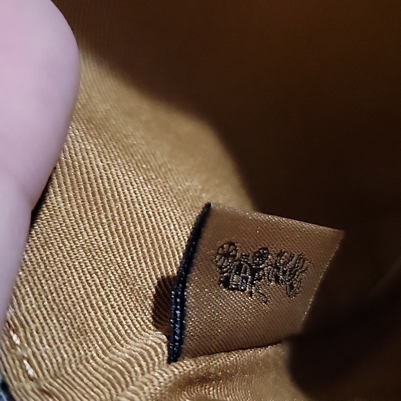 COACH white and gold wristlet - Picture 9 of 11